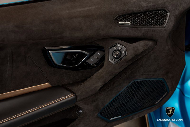 Used 2024 Lamborghini Huracan Tecnica image 27