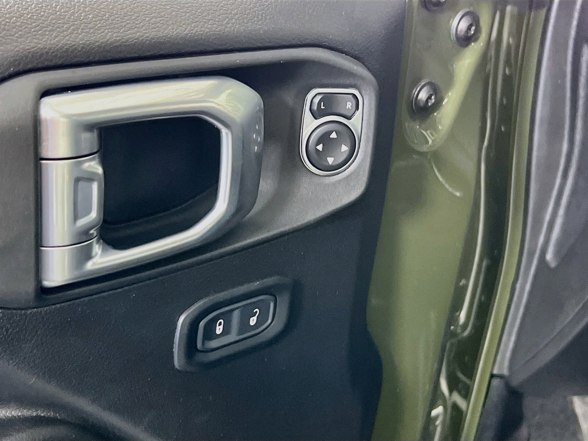 Used 2023 Jeep Gladiator Sport AWD/4WD image 17