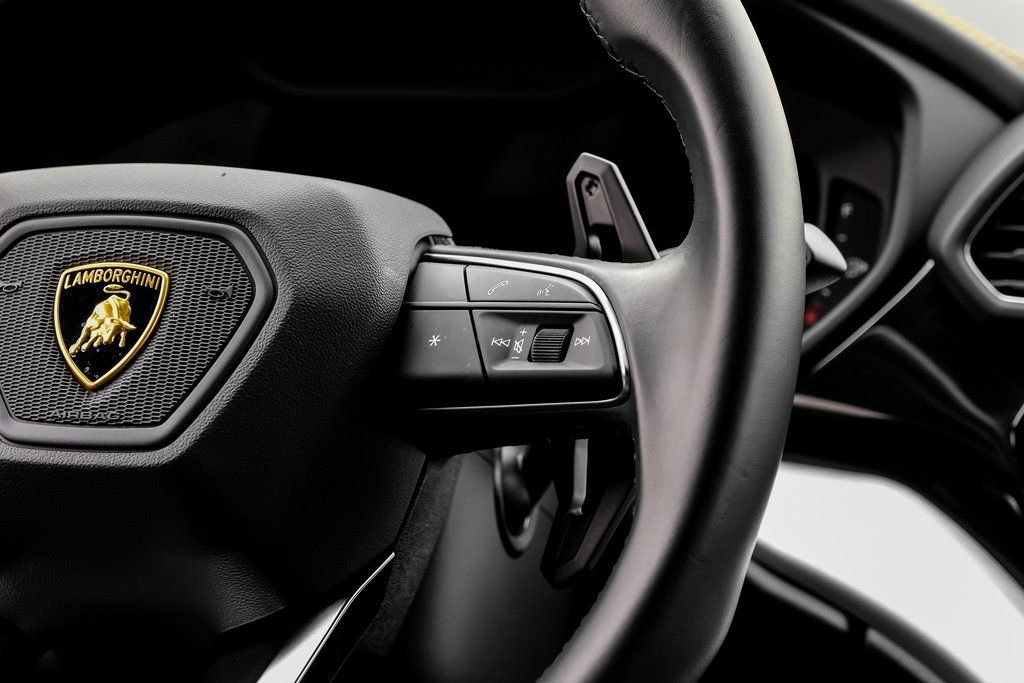 Used 2022 Lamborghini Urus AWD/4WD image 17