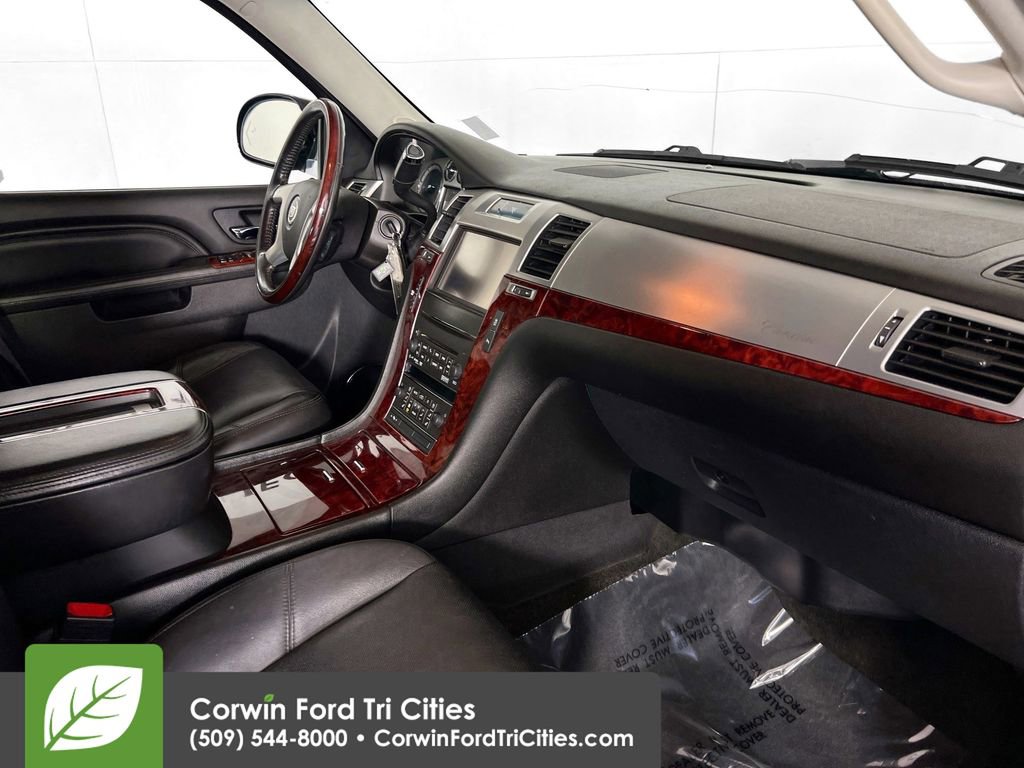 Used 2013 Cadillac Escalade Luxury image 28