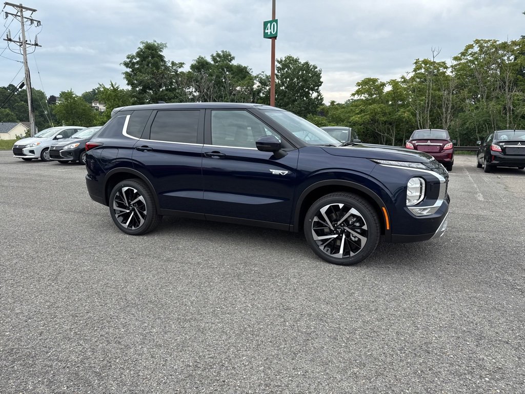 New 2025 Mitsubishi Outlander SE image 3