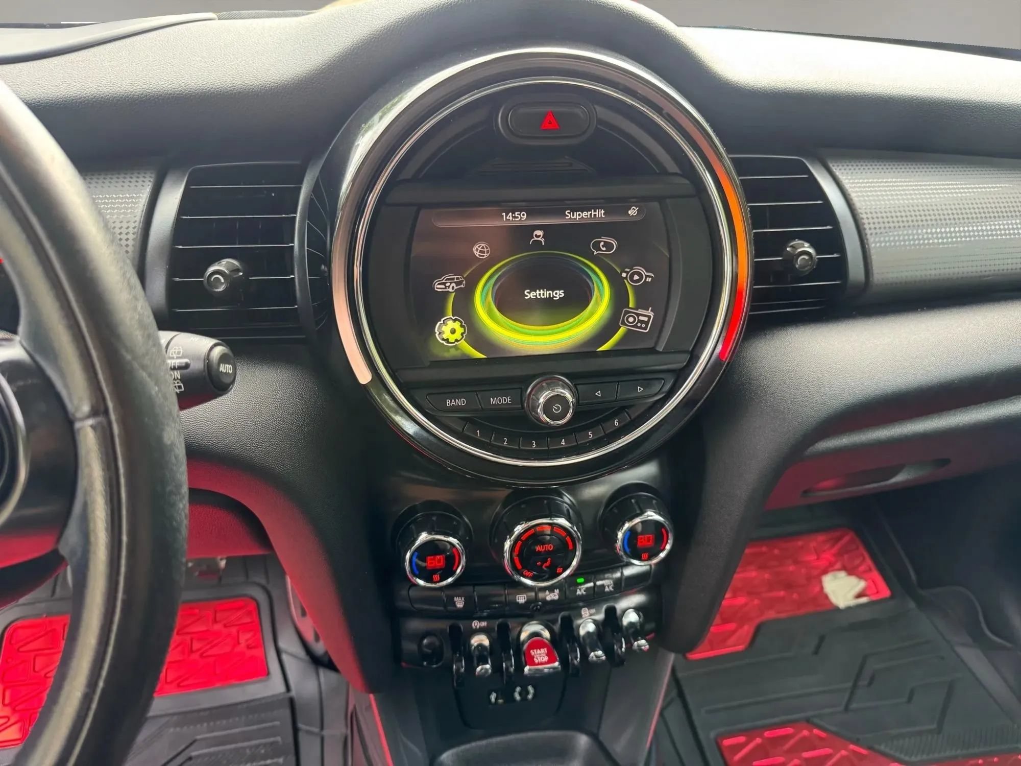 Used 2016 MINI Cooper 4-Door Hardtop w/ Premium Package FWD image 15