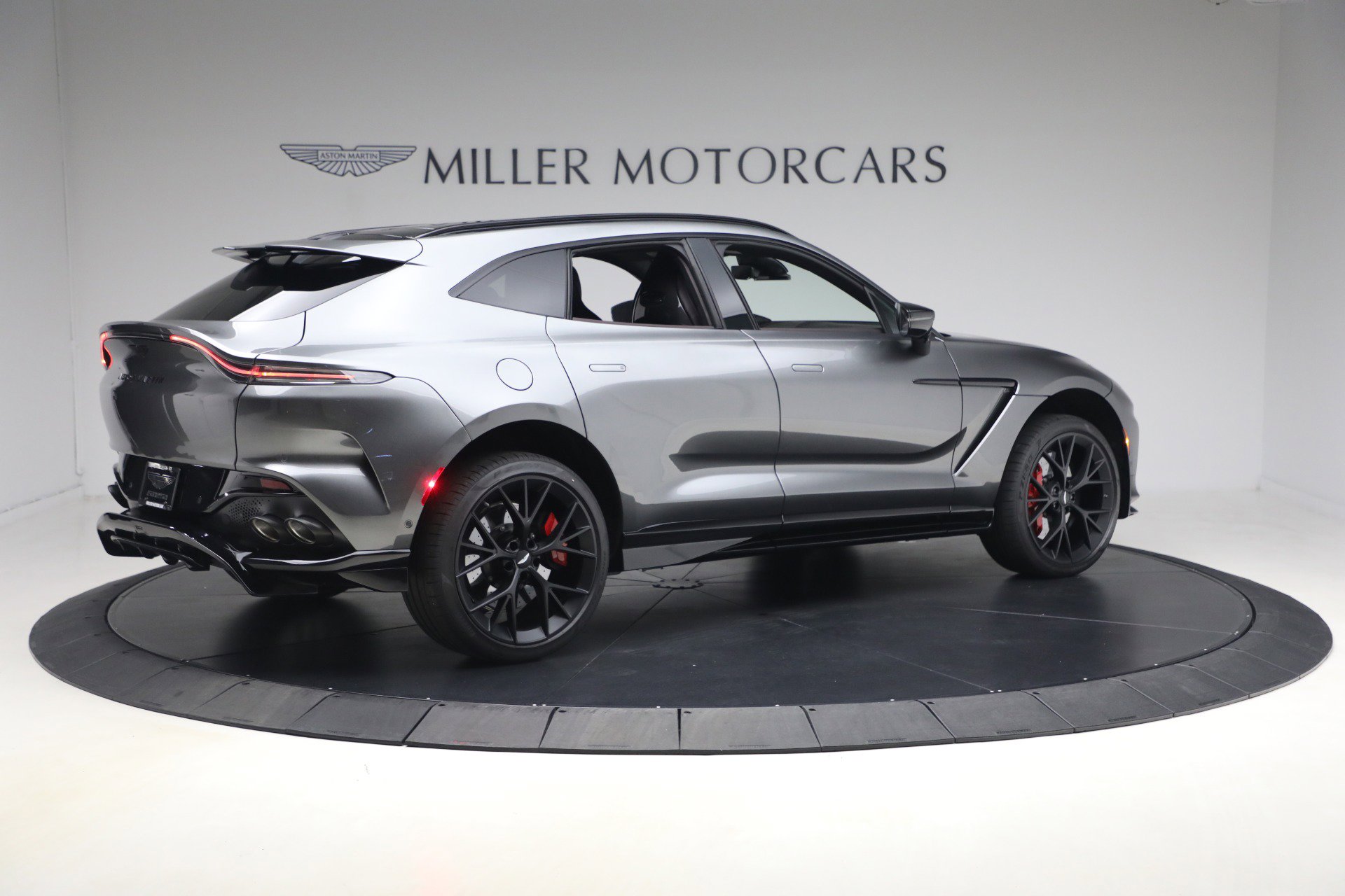 New 2026 Aston Martin DBX 707 image 8