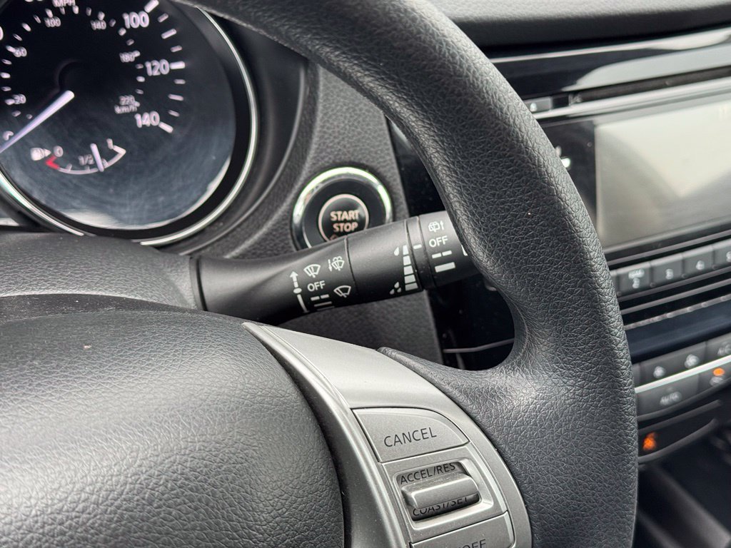 Used 2015 Nissan Rogue SV FWD image 28