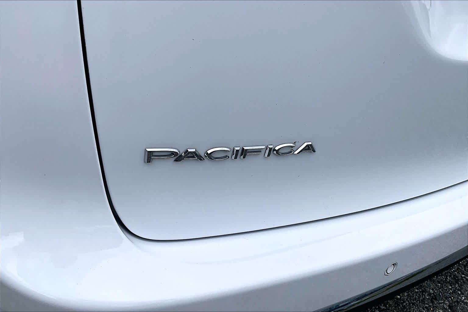 Used 2024 Chrysler Pacifica Limited FWD image 10