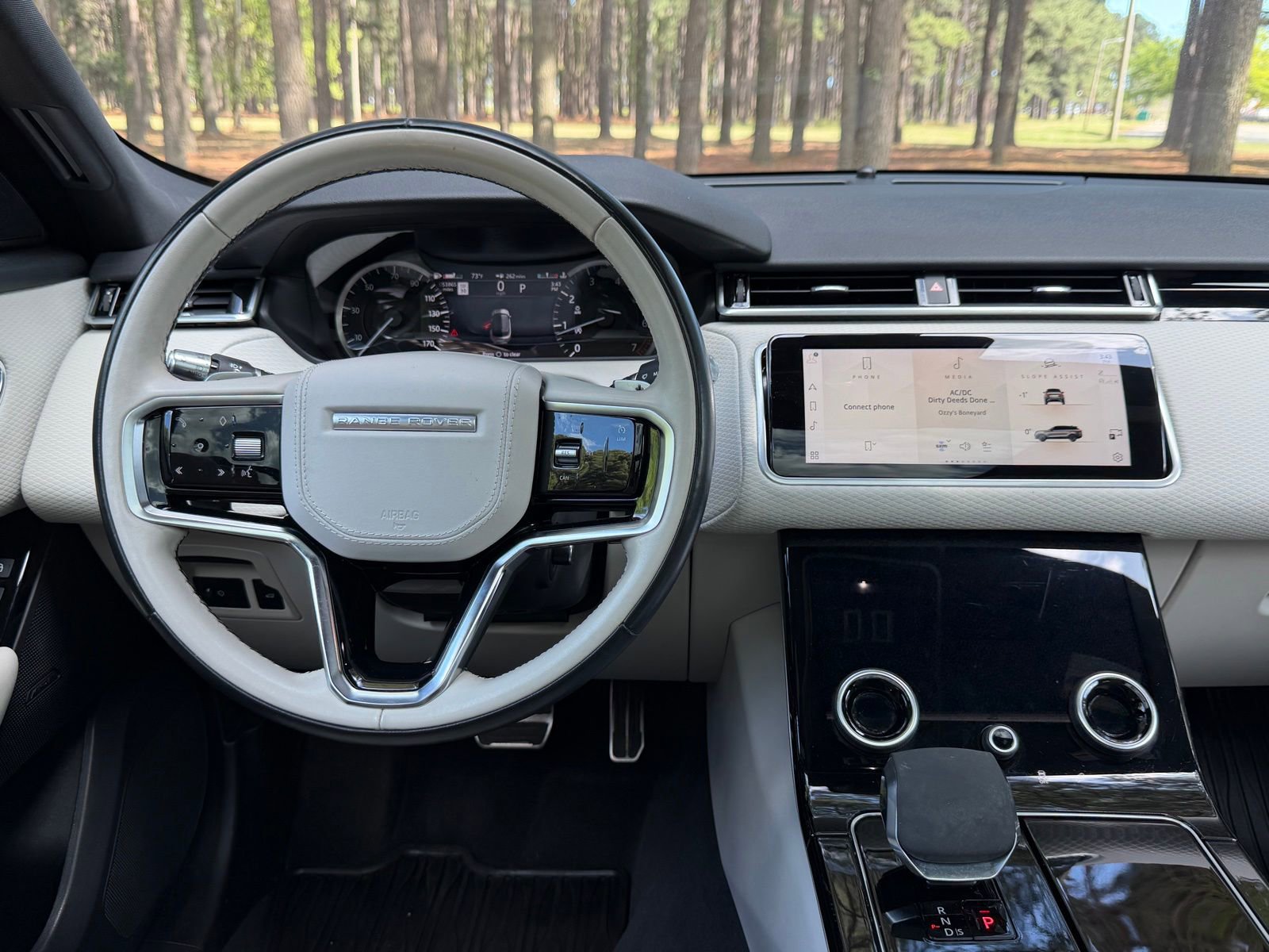 Used 2022 Land Rover Range Rover Velar R-Dynamic S image 3