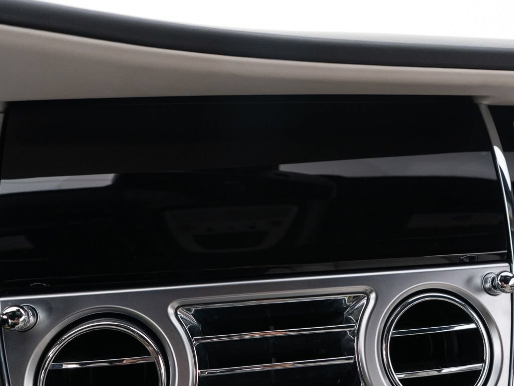 Certified 2018 Rolls-Royce Dawn RWD image 45