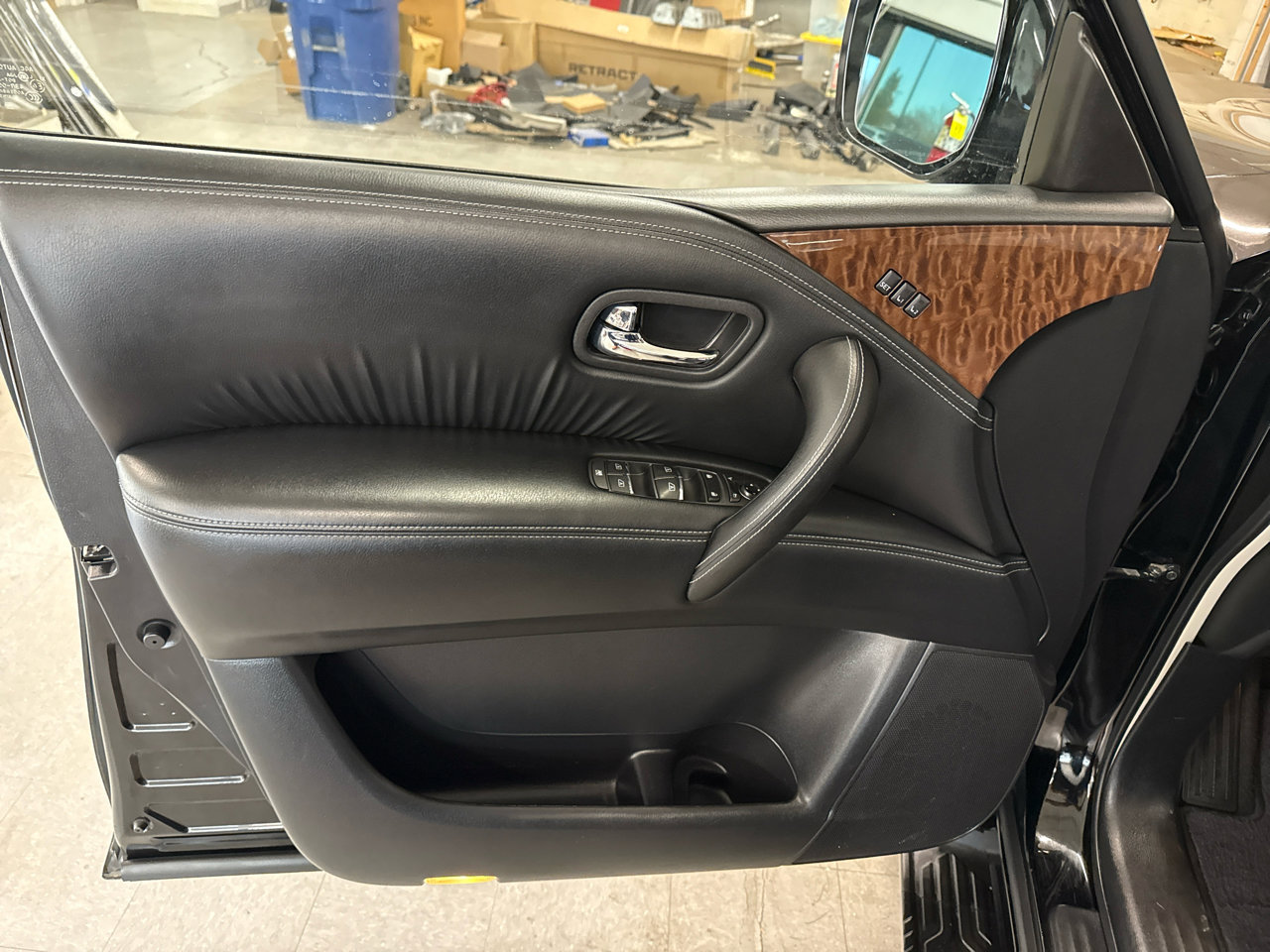 Used 2020 Nissan Armada SL image 32