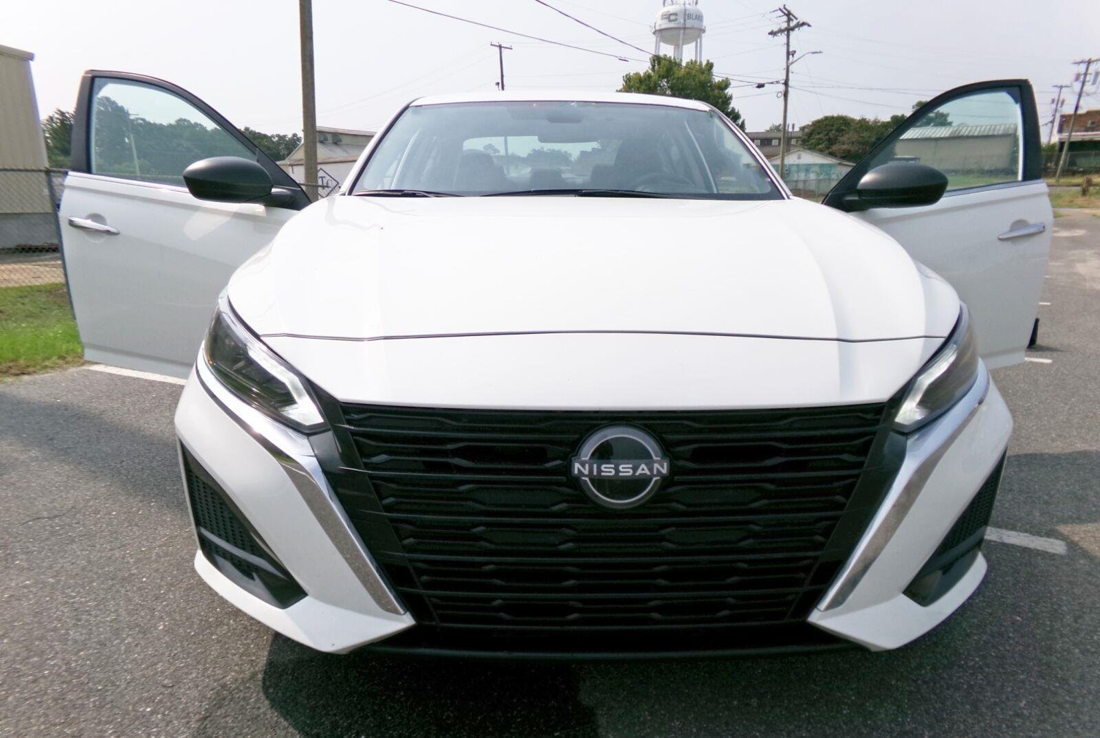 Used 2025 Nissan Altima 2.5 SV FWD image 5