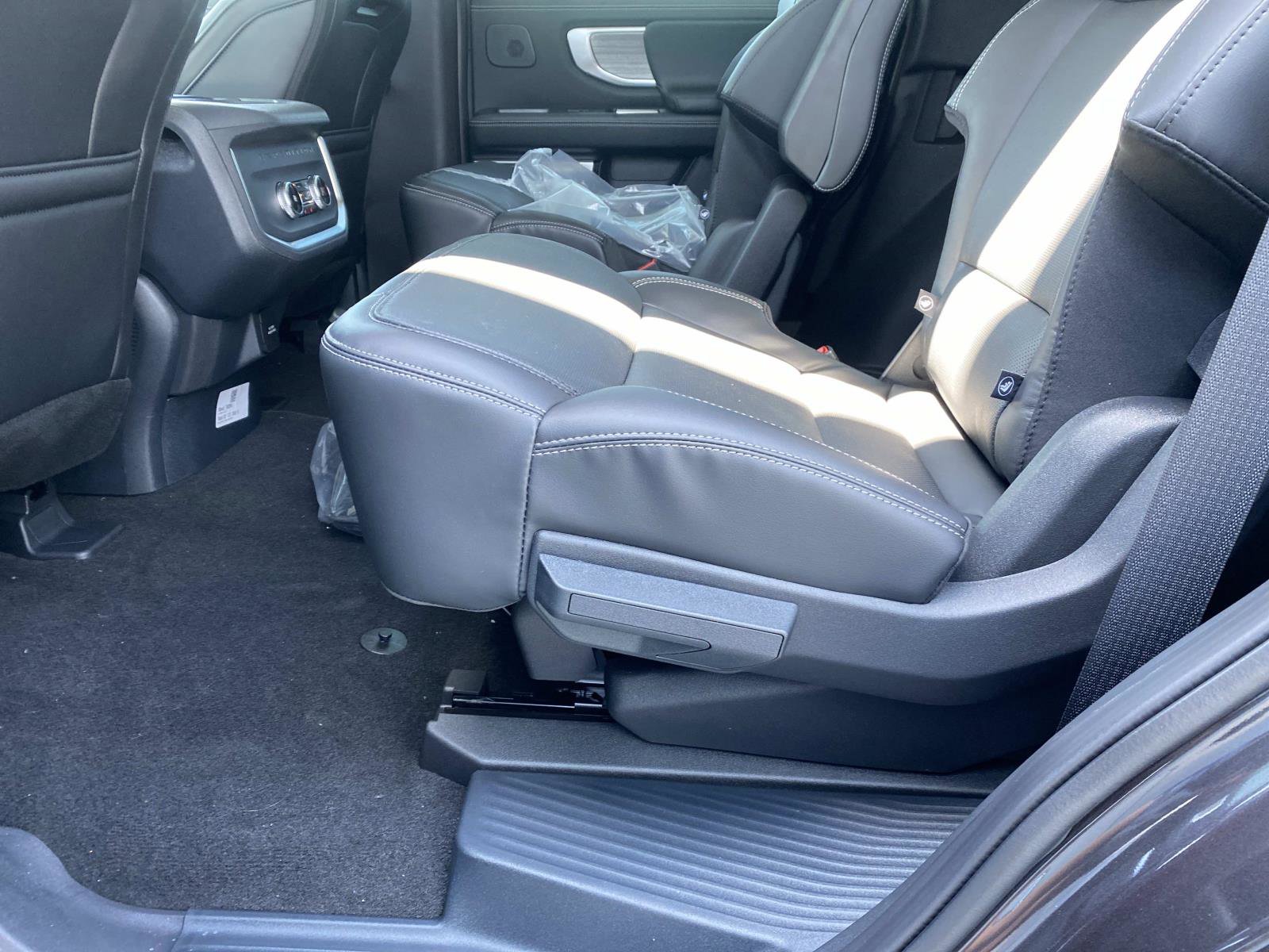 New 2026 Ford Expedition Platinum image 12