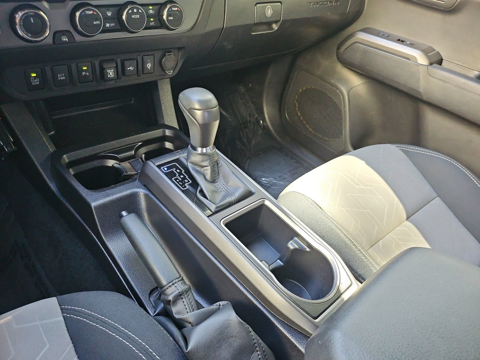 Used 2023 Toyota Tacoma TRD Off-Road w/ Technology Package AWD/4WD image 24
