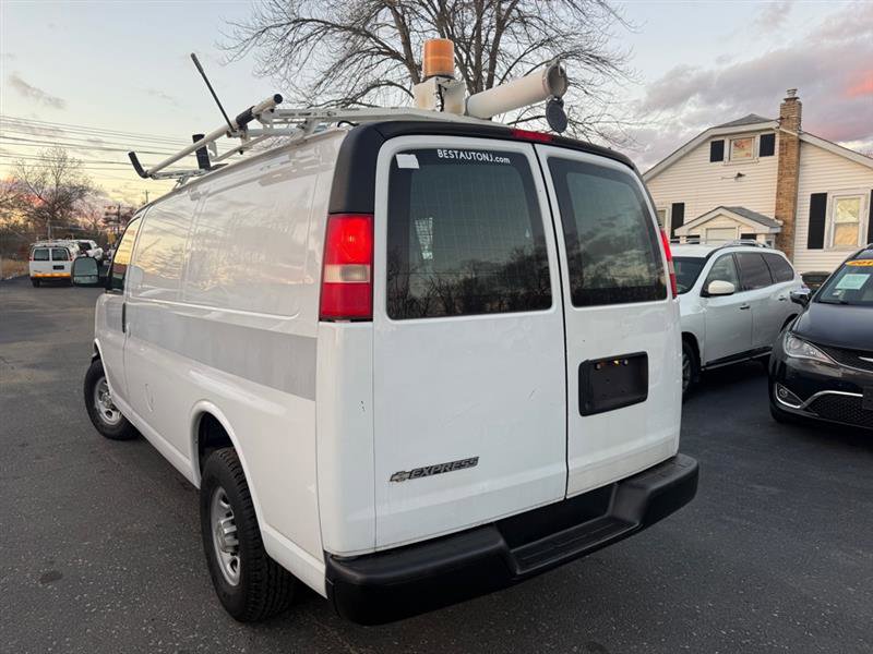 Used 2011 Chevrolet Express 2500 image 2