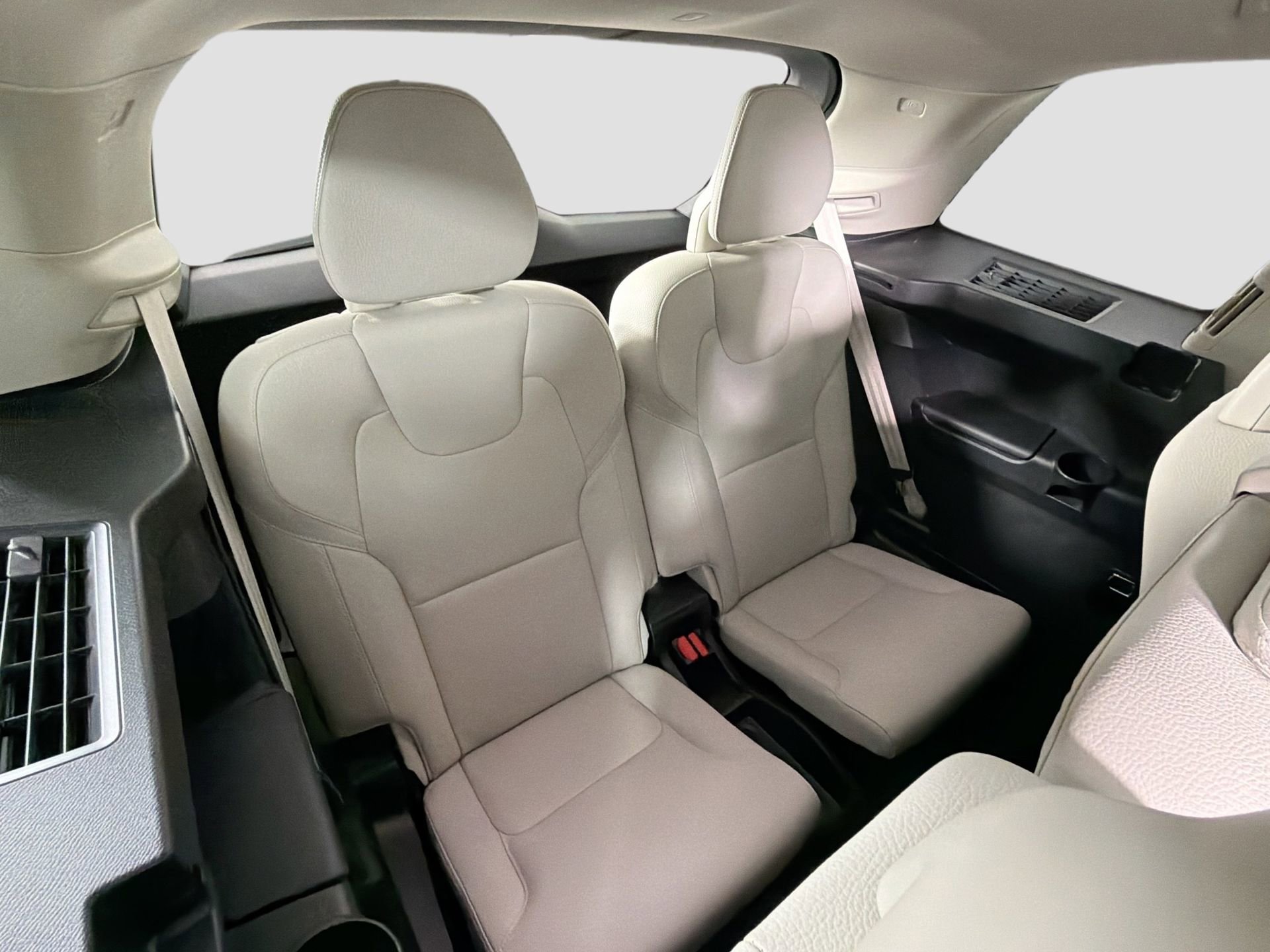 Certified 2023 Volvo XC90 B5 Core image 28