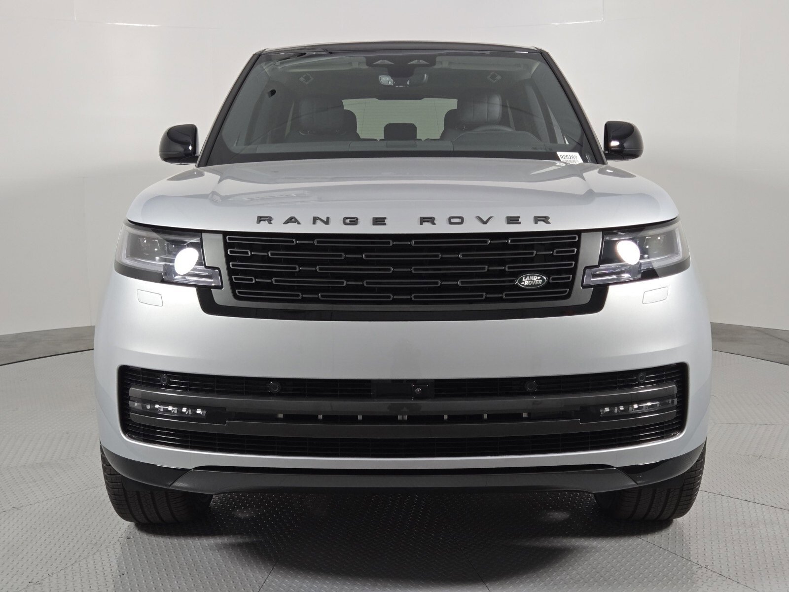 New 2025 Land Rover Range Rover SE image 8
