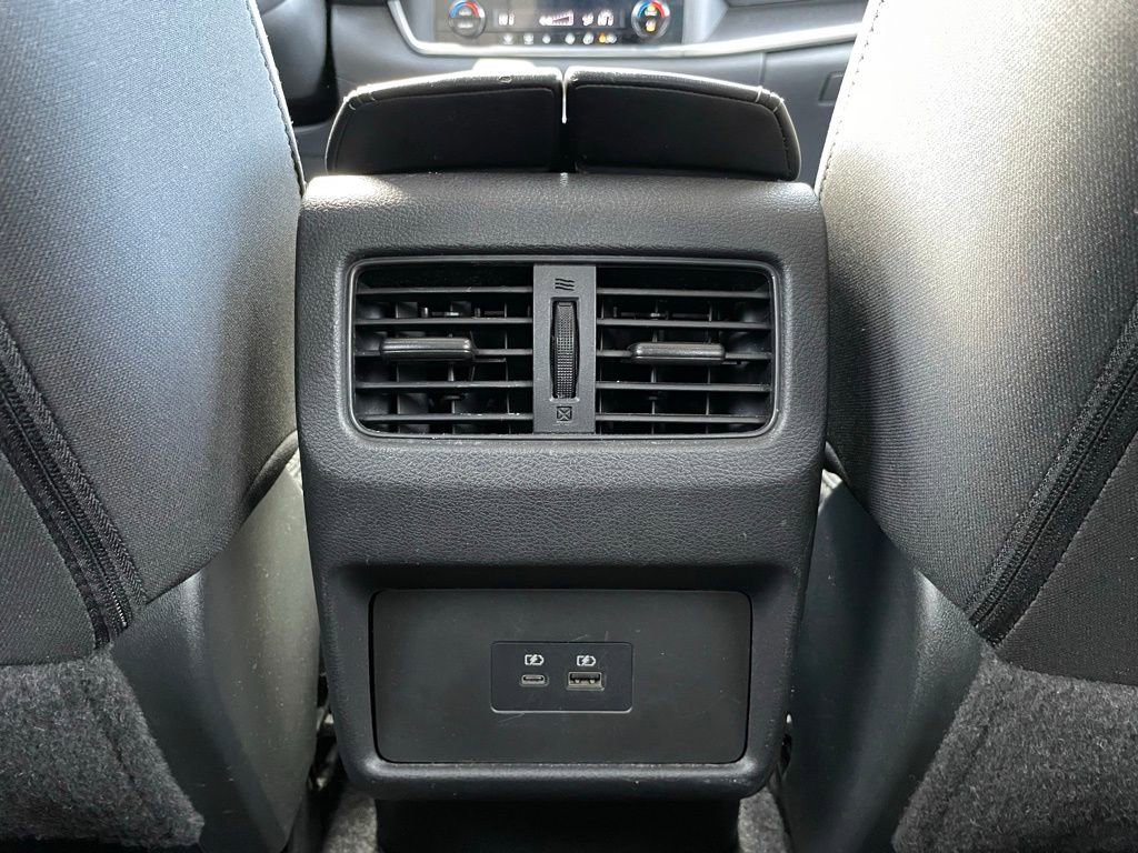 Used 2023 Nissan Rogue SV image 28