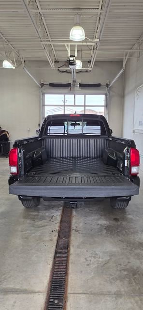 Used 2017 Toyota Tacoma TRD Sport image 5