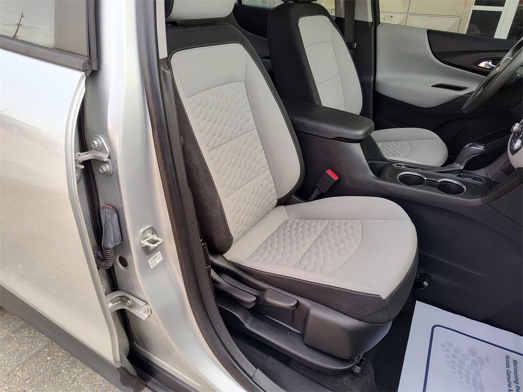 Used 2021 Chevrolet Equinox LS image 30