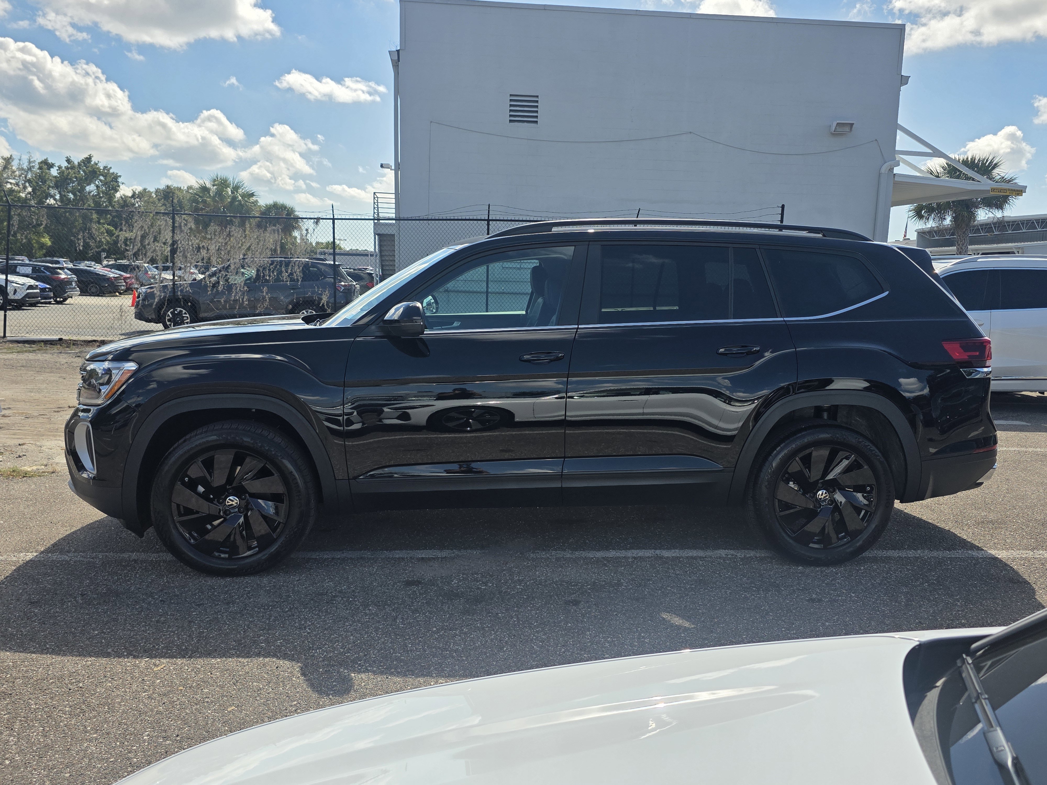 New 2026 Volkswagen Atlas SE image 5