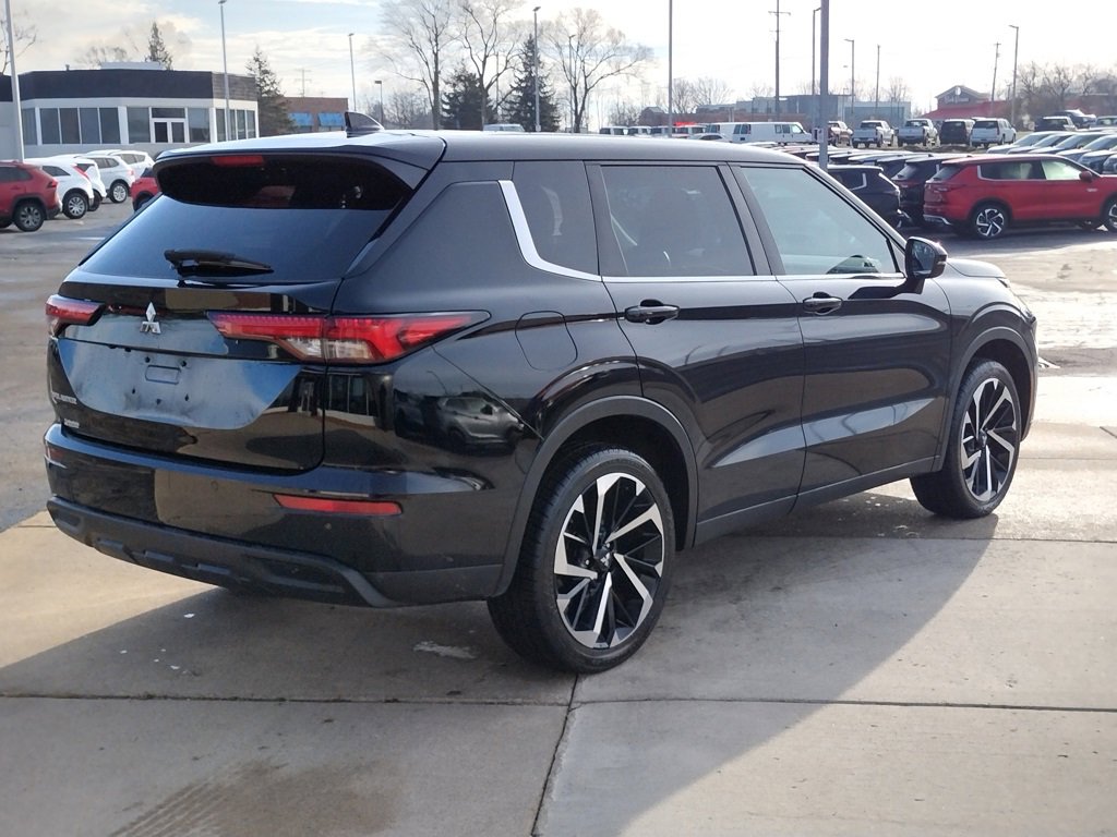 Used 2022 Mitsubishi Outlander ES image 5