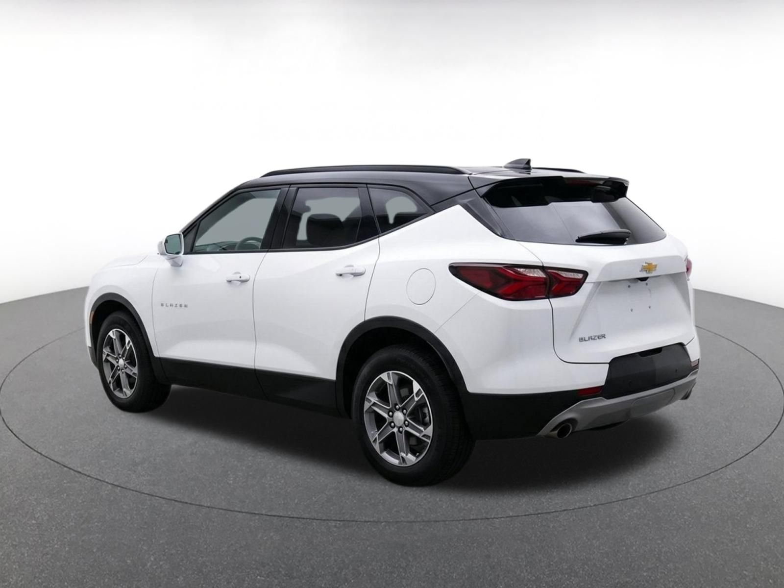 Used 2025 Chevrolet Blazer LT FWD image 12