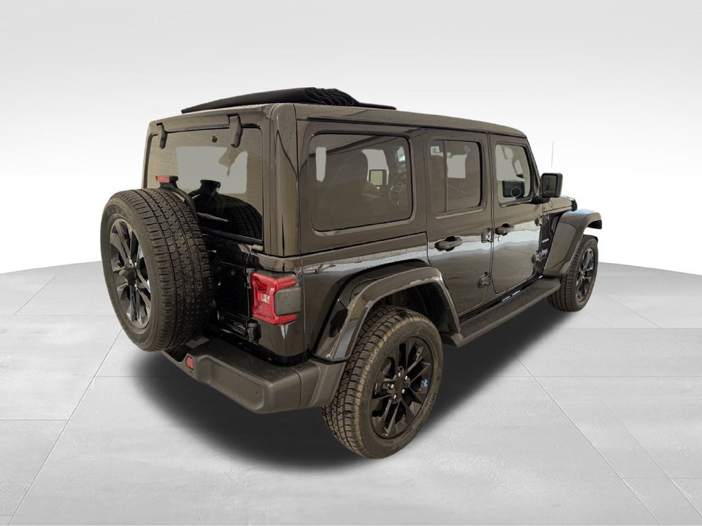 Used 2023 Jeep Wrangler Unlimited Sahara w/ Cold Weather Group AWD/4WD image 7