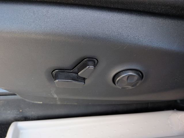 Used 2024 Chrysler Pacifica Touring-L image 16