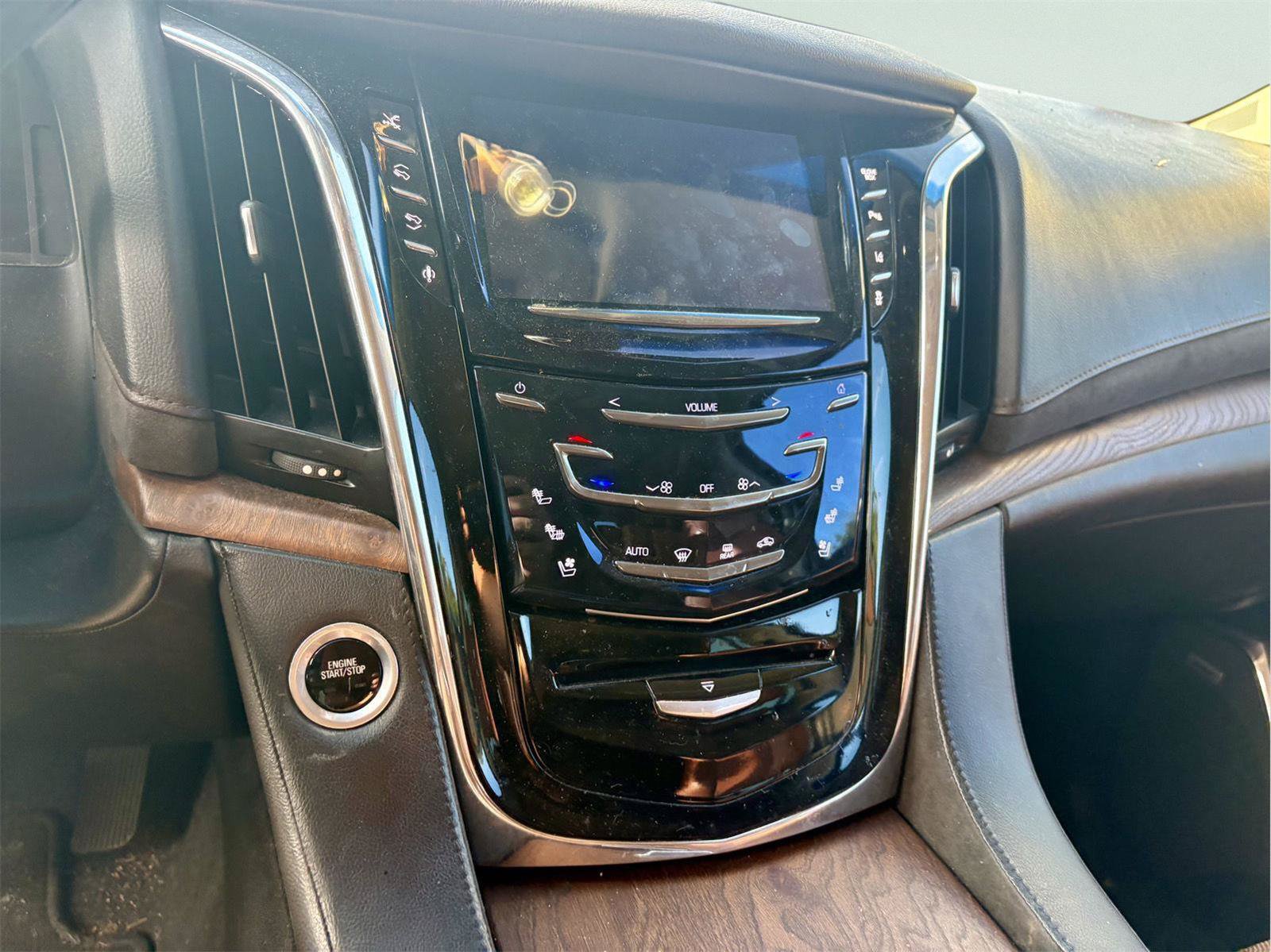 Used 2015 Cadillac Escalade ESV Premium RWD image 18
