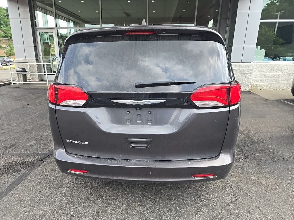 Used 2023 Chrysler Voyager LX FWD image 4