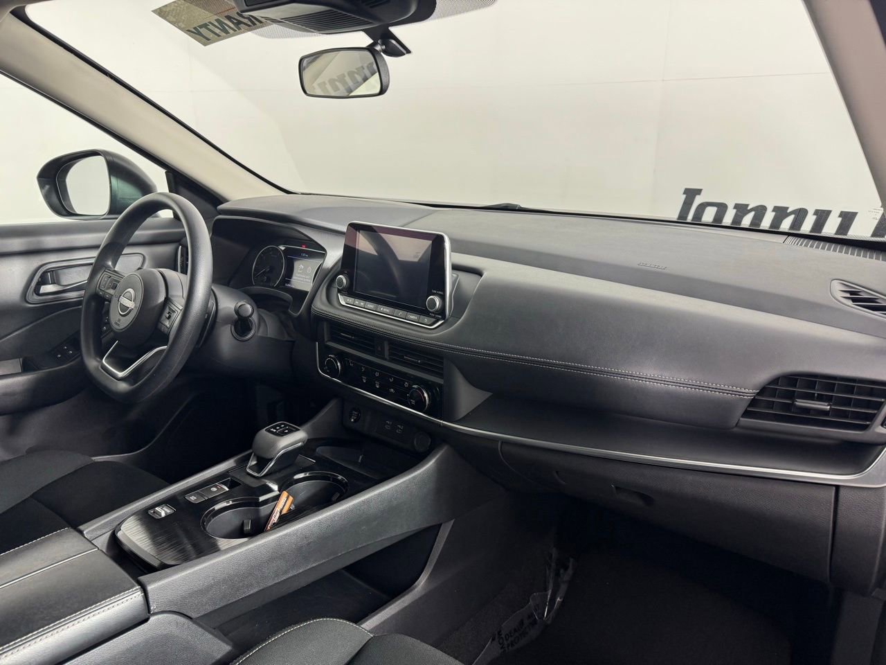 Used 2024 Nissan Rogue S image 34