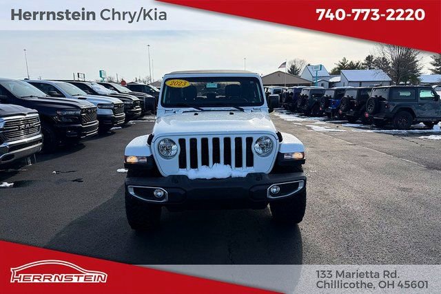 Used 2023 Jeep Gladiator Overland image 2