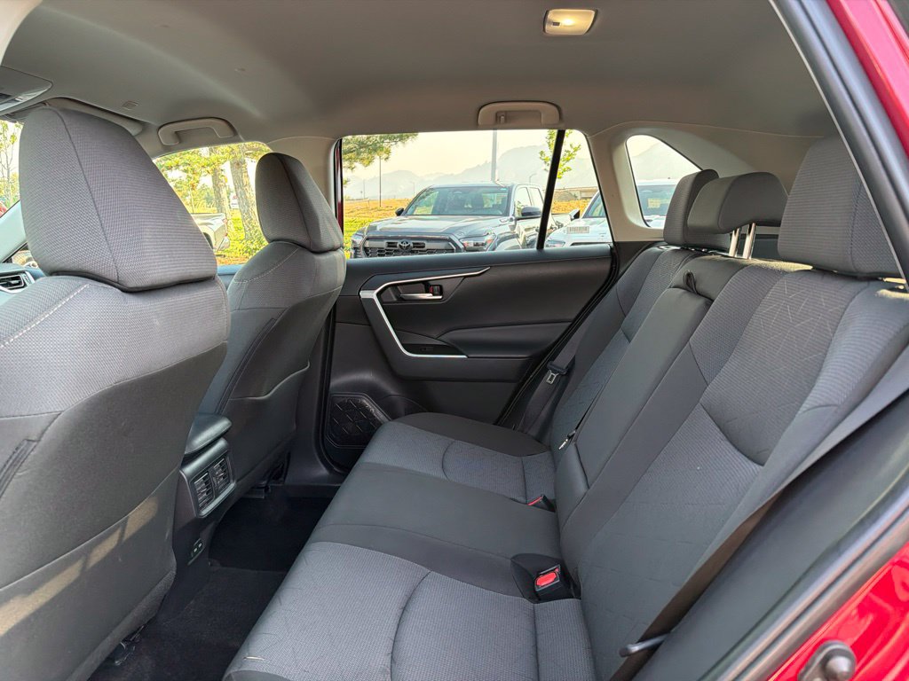 Used 2025 Toyota RAV4 XLE AWD/4WD image 20