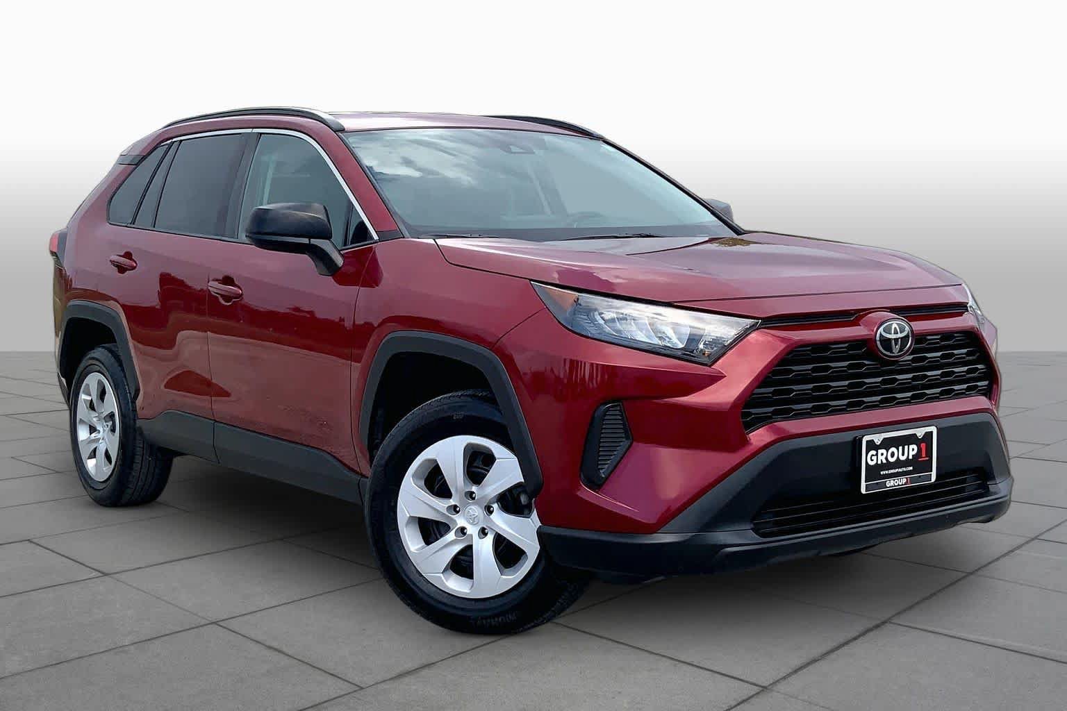 Used 2021 Toyota RAV4 LE FWD image 3