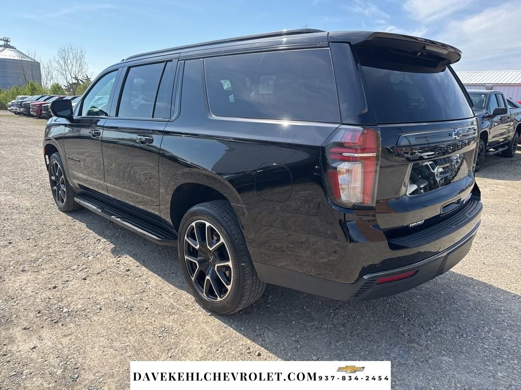 Used 2021 Chevrolet Suburban RST image 3