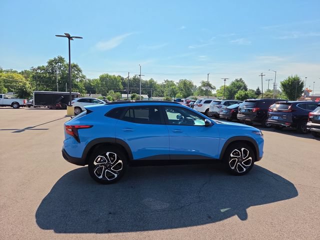 Used 2024 Chevrolet Trax RS w/ Sunroof Package FWD image 4