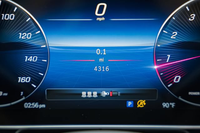 Used 2024 Mercedes-Benz GLC 300 4MATIC image 43