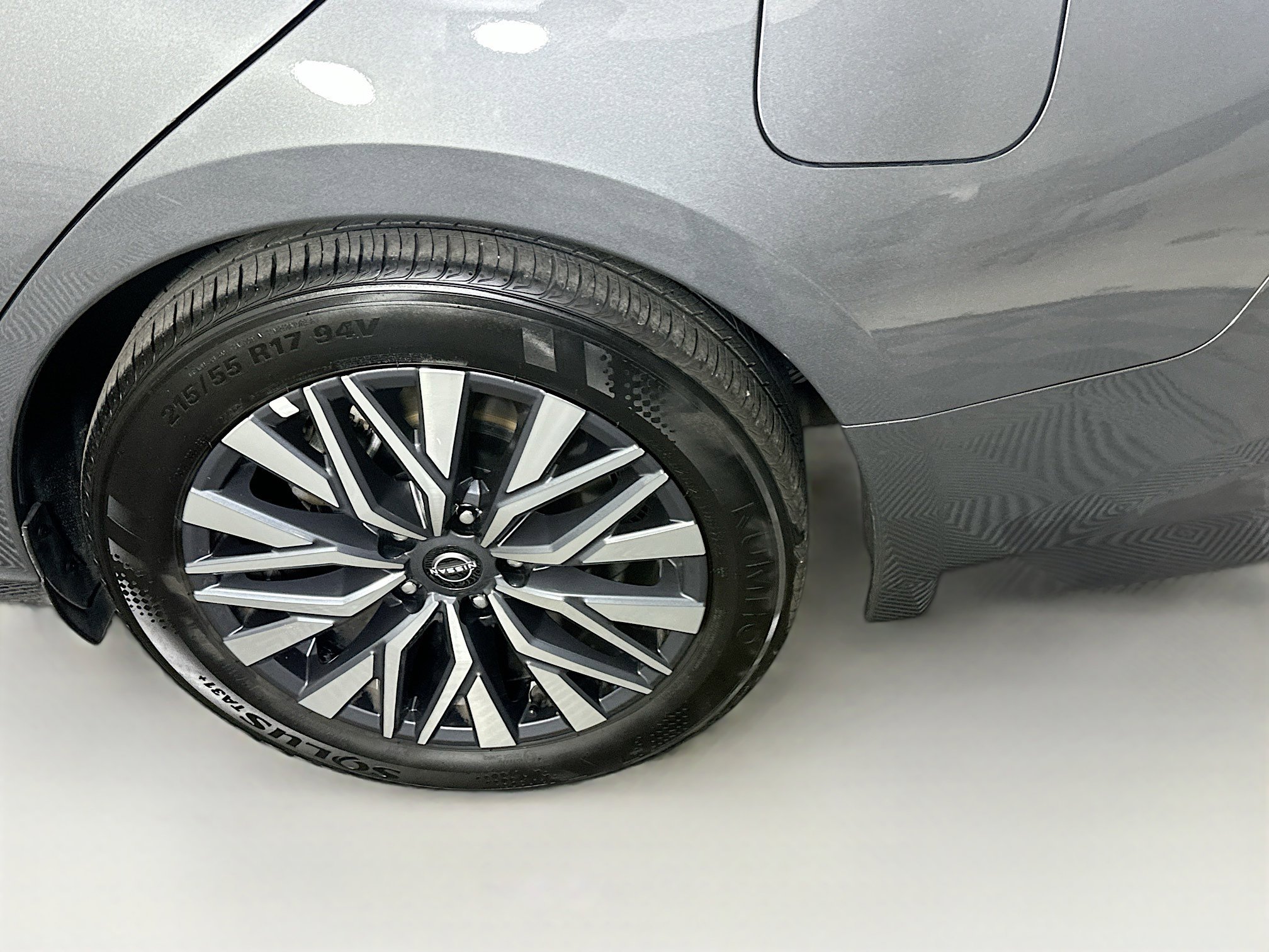 Used 2025 Nissan Altima 2.5 SV image 11