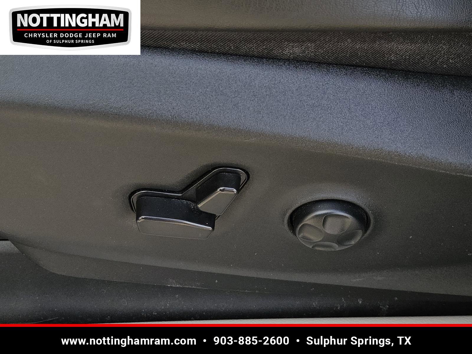 Used 2023 Chrysler Pacifica Limited image 27