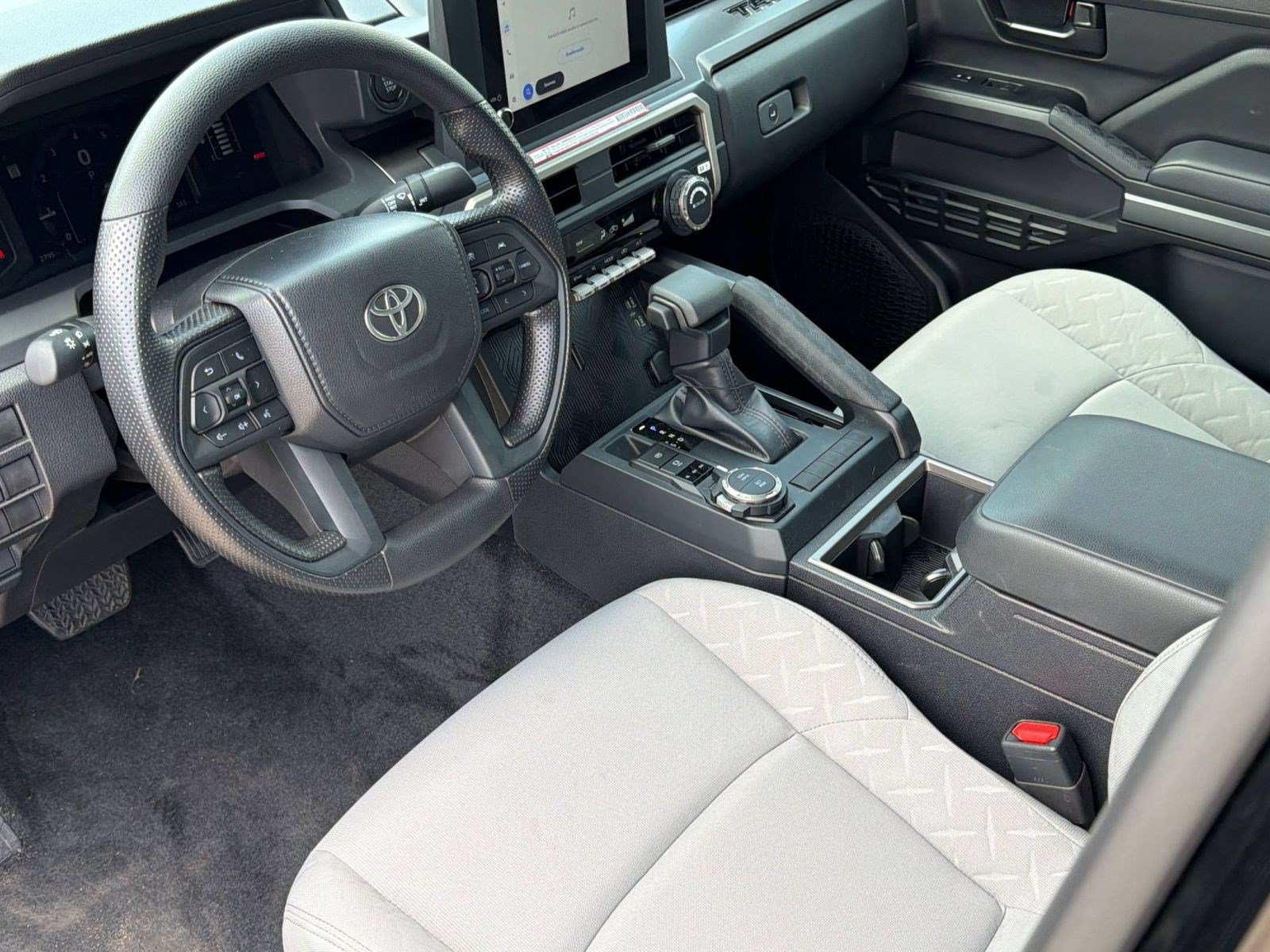 Used 2025 Toyota Tacoma SR5 AWD/4WD image 4