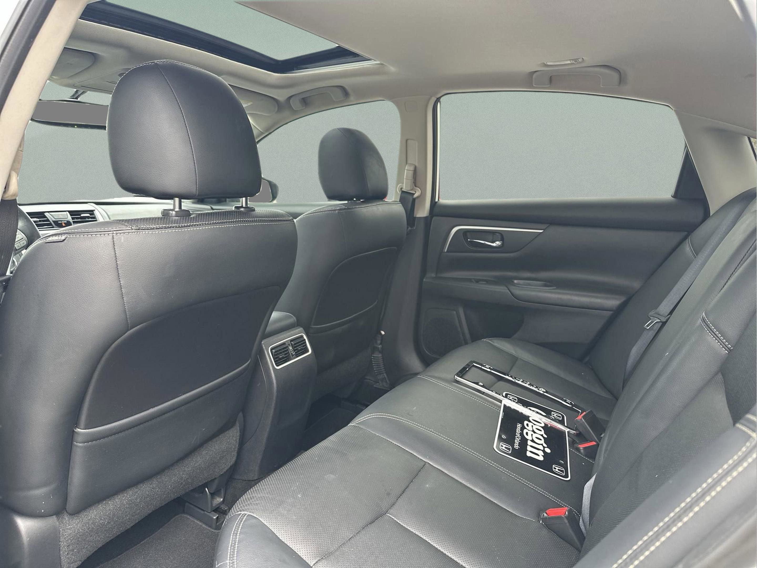 Used 2017 Nissan Altima 2.5 SL w/ Moonroof Package image 16