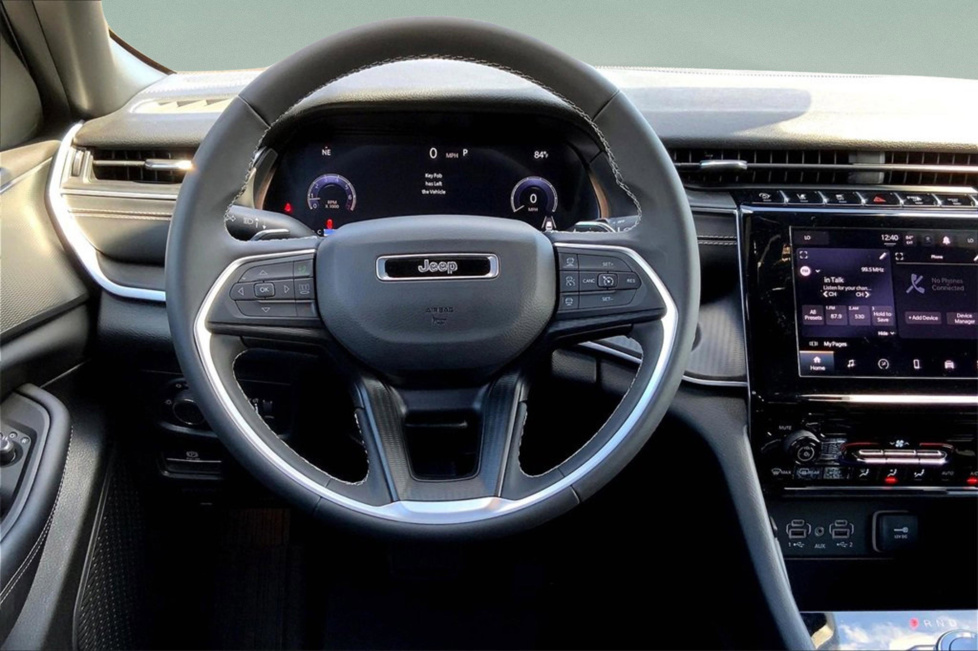 Used 2025 Jeep Grand Cherokee Laredo X image 8