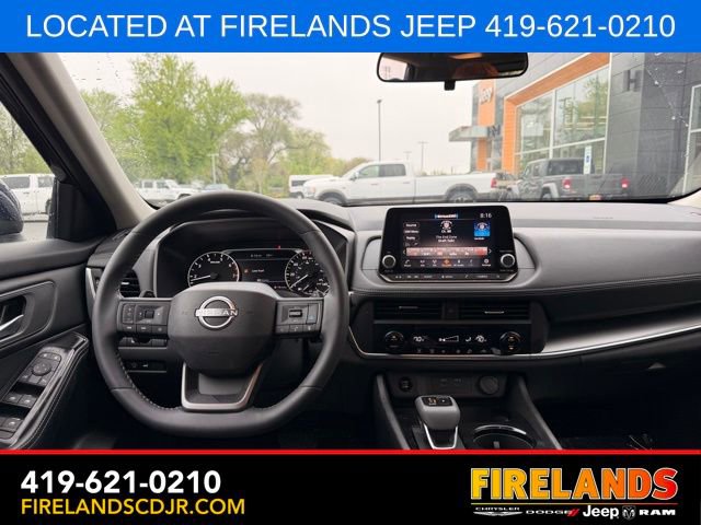 Used 2025 Nissan Rogue SV FWD image 4
