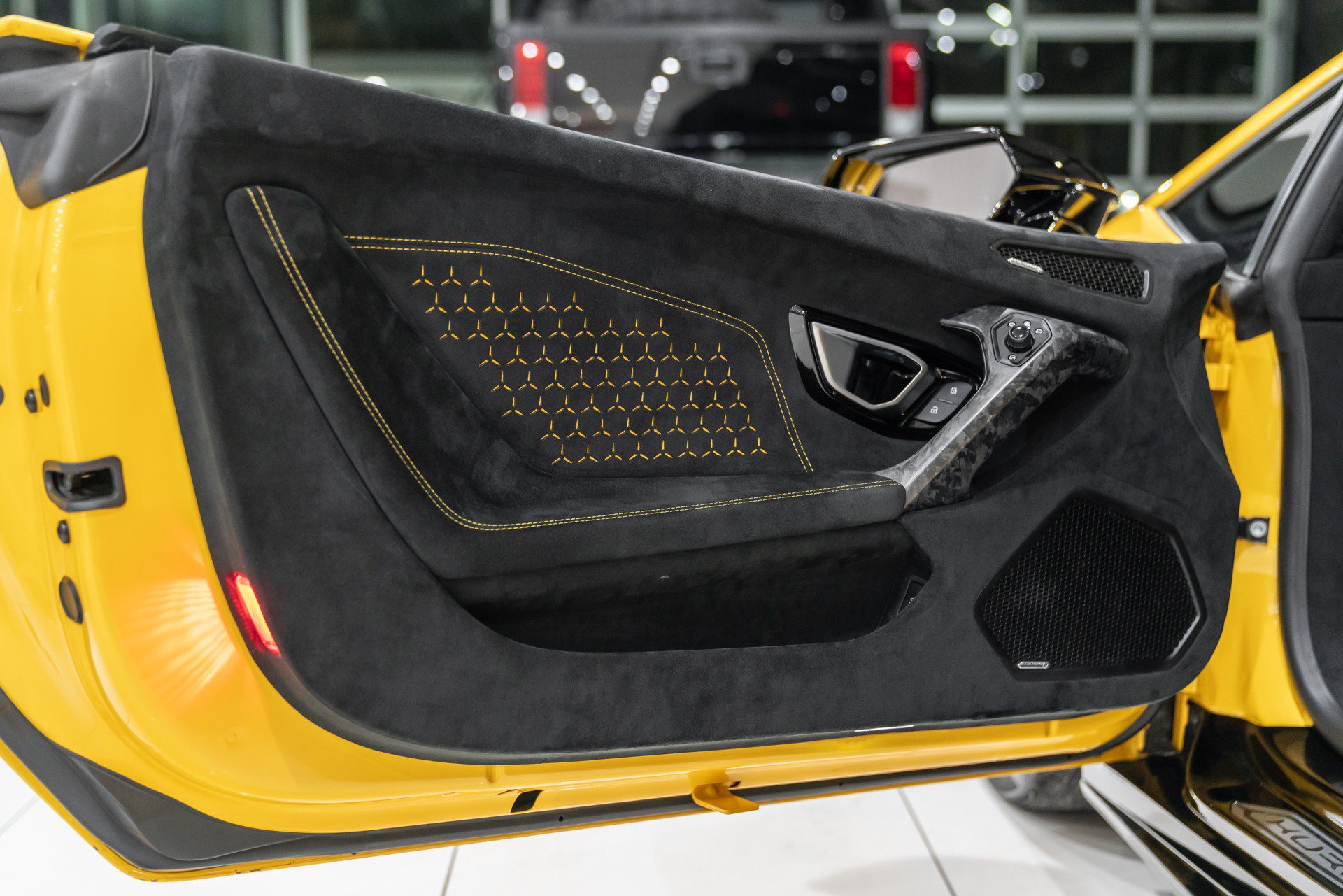 Used 2018 Lamborghini Huracan Performante AWD/4WD image 22