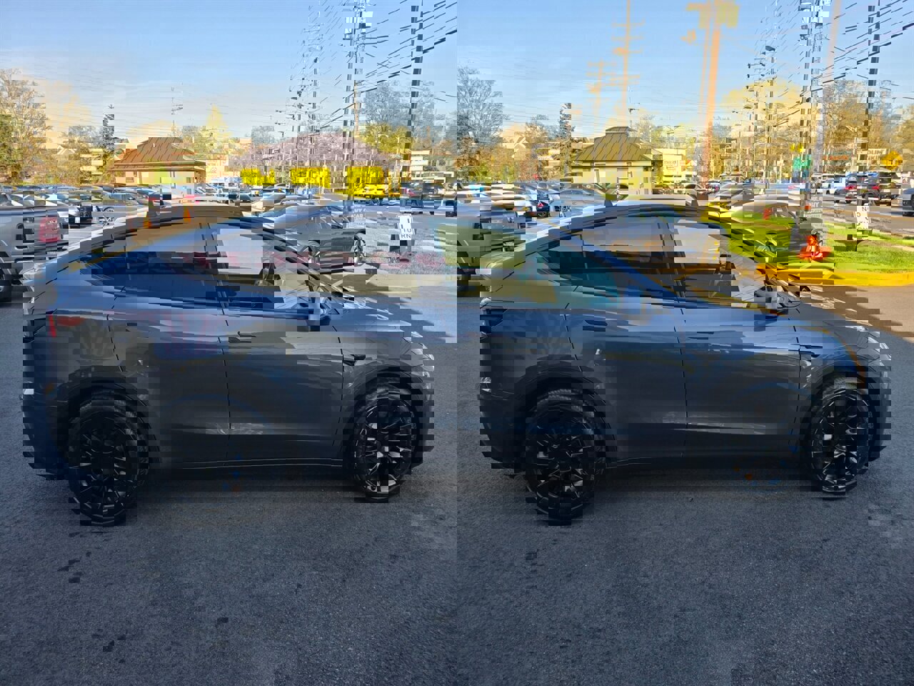 Used 2021 Tesla Model Y Long Range image 23