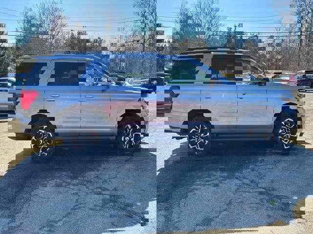 Used 2024 Ford Expedition XLT image 8
