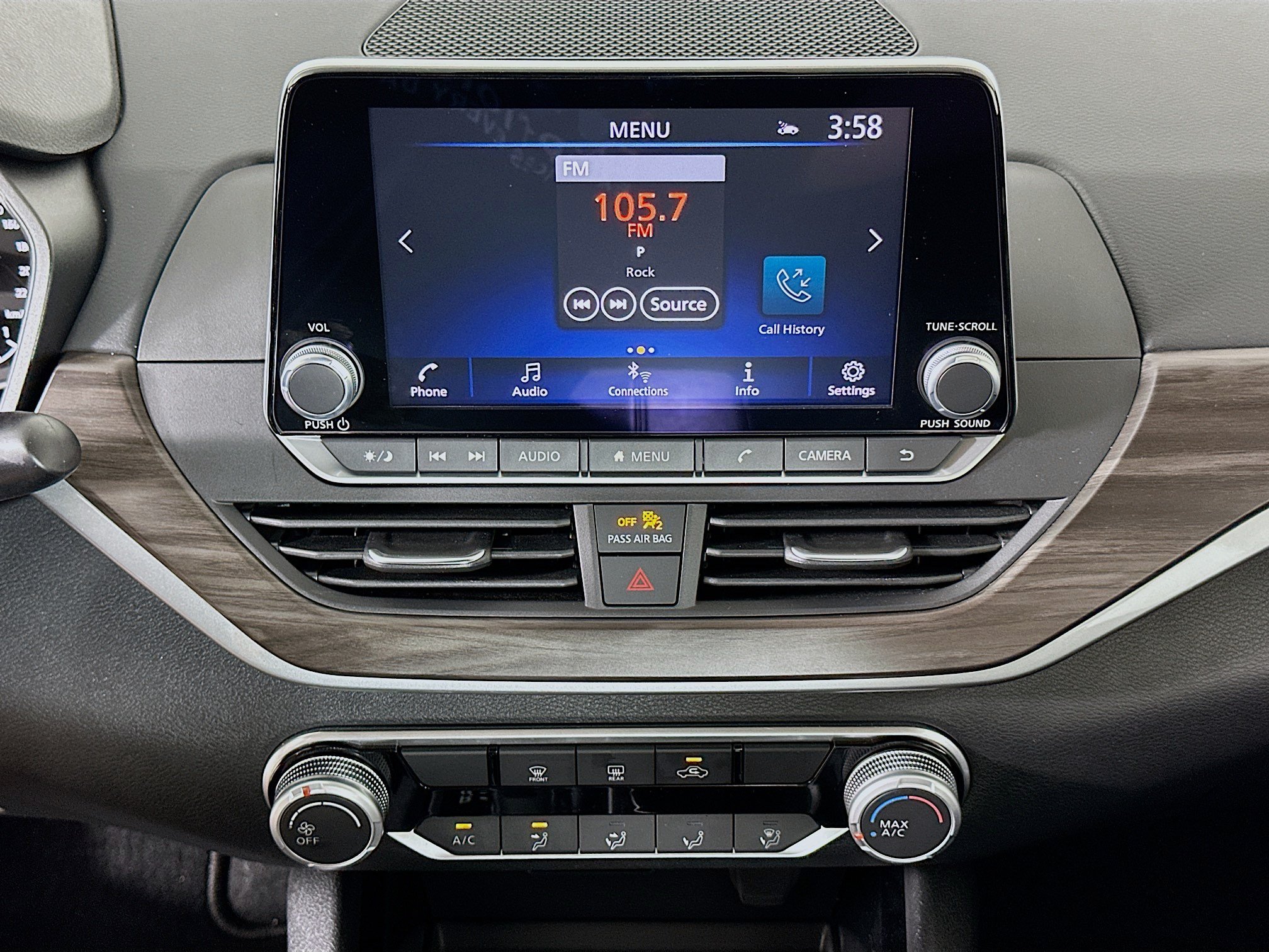 Used 2024 Nissan Altima 2.5 SV FWD image 23