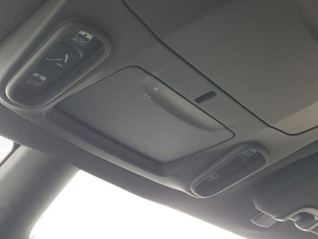 Used 2025 Chrysler Pacifica Limited image 27