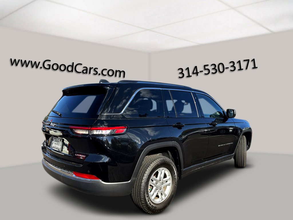 Used 2023 Jeep Grand Cherokee Laredo image 2