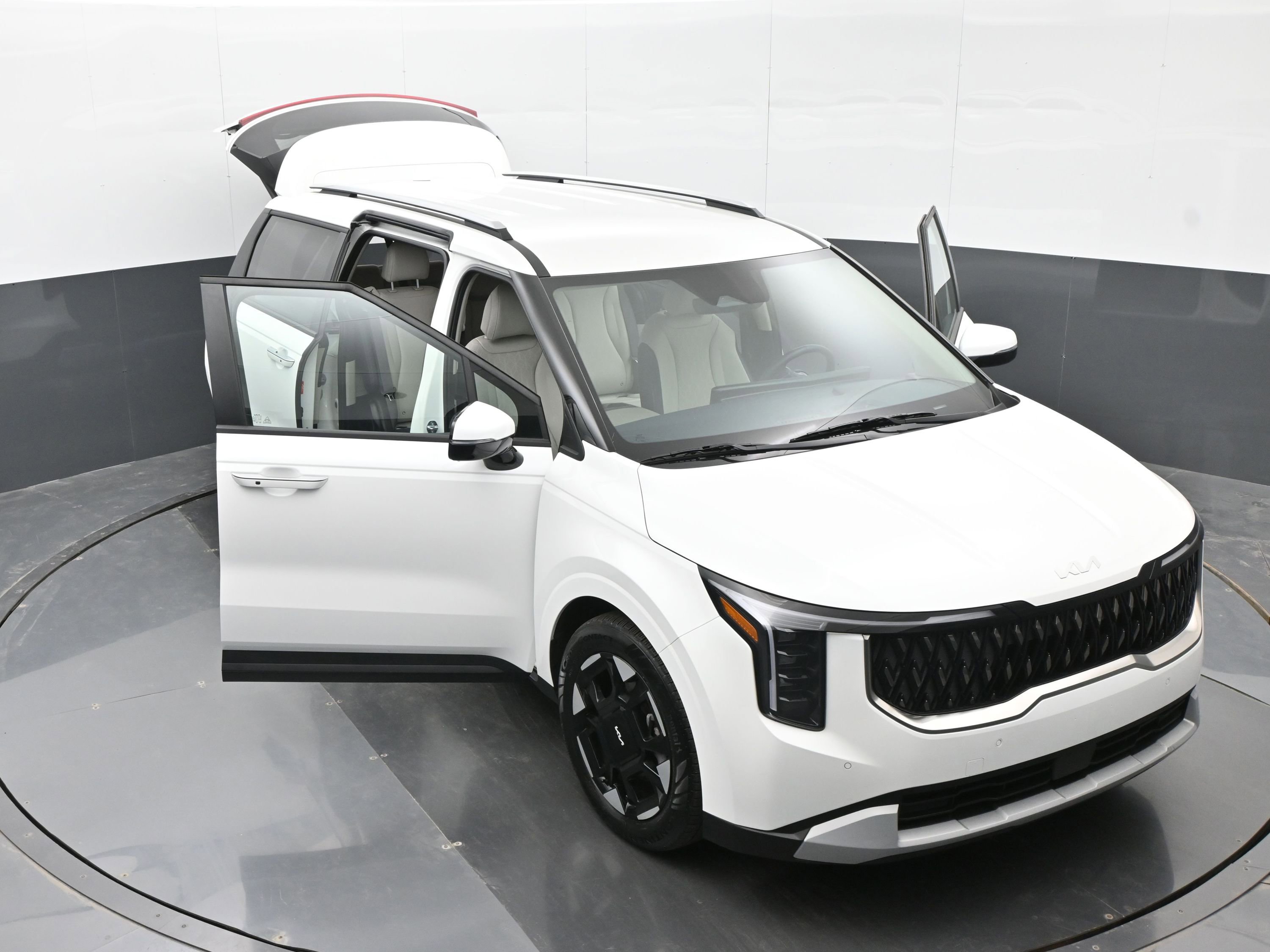 Used 2025 Kia Carnival EX image 33