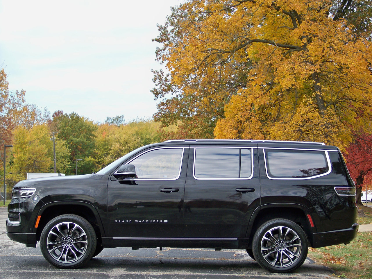 Used 2022 Jeep Grand Wagoneer Series III w/ Rear Seat Video Group 1 image 9