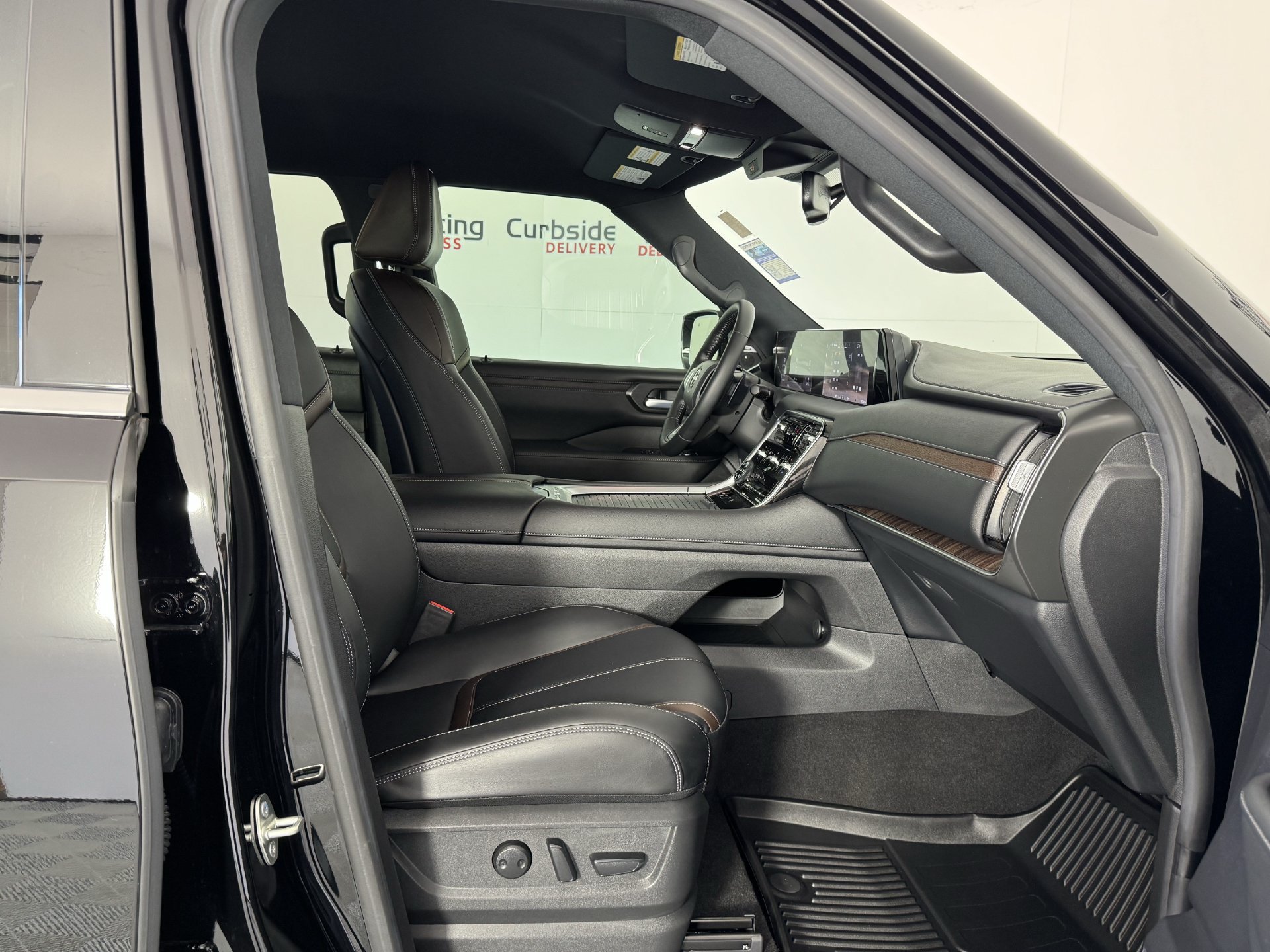 Used 2026 Nissan Armada SL AWD/4WD image 20